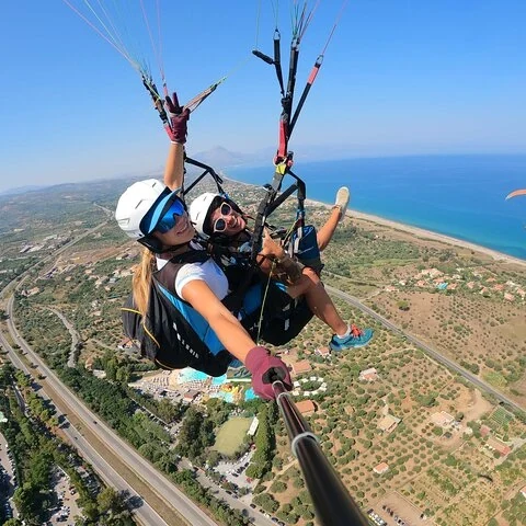 Erlebe die Küste bei Cefalù im Tandem-Paraglider