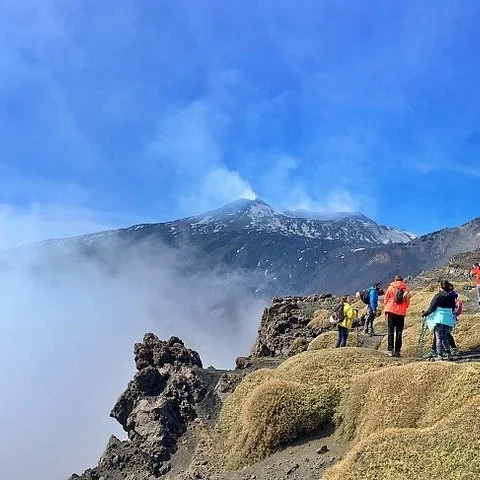 Nachts am Ätna dem Sonnenaufgang entgegenwandern