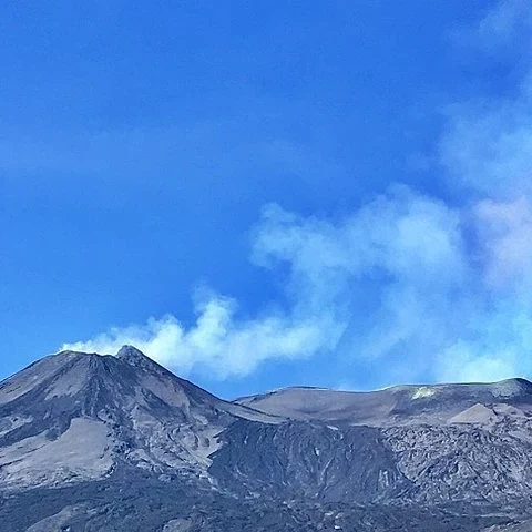 Camina por el Etna de noche para recibir el amanecer