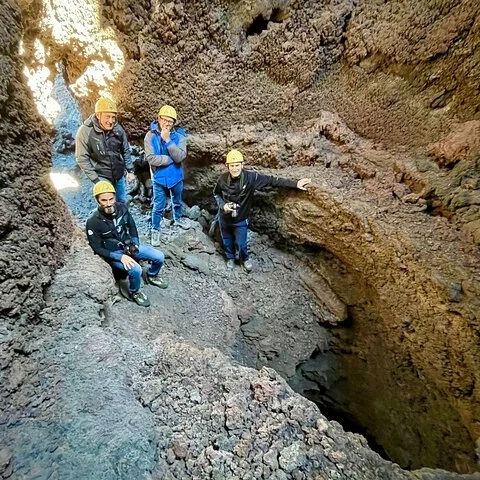 Lee el paisaje volcánico del Etna mientras caminas por su flanco norte