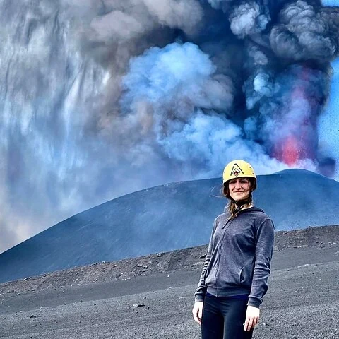 Lee el paisaje volcánico del Etna mientras caminas por su flanco norte