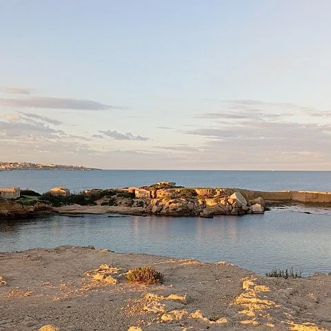De Ortigia a Plemmirio: navegación, cuevas y snorkel
