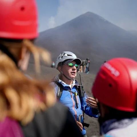 Marchez parmi la lave et les cratères de l’Etna