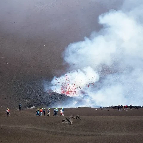 Marchez parmi la lave et les cratères de l’Etna
