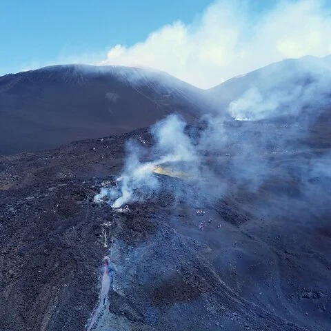 Marchez parmi la lave et les cratères de l’Etna
