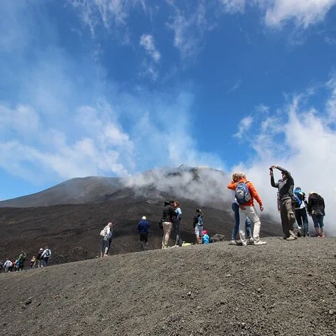 Marchez parmi la lave et les cratères de l’Etna