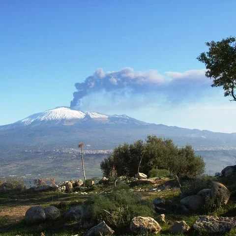 Marchez parmi la lave et les cratères de l’Etna