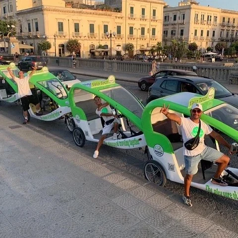 Entdecke Ortigia mit Velobike, Fahrer und Stopps zum Umschauen