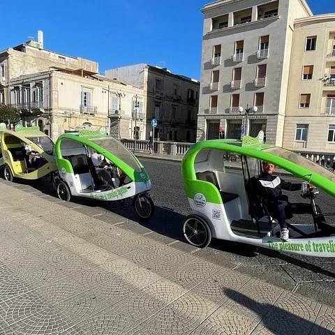 Entdecke Ortigia mit Velobike, Fahrer und Stopps zum Umschauen