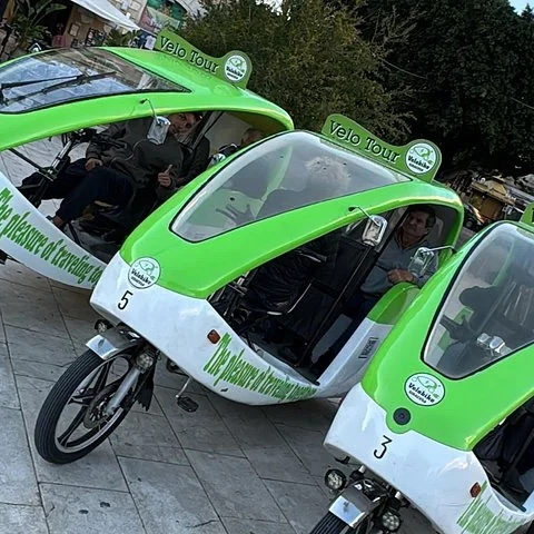 Entdecke Ortigia mit Velobike, Fahrer und Stopps zum Umschauen