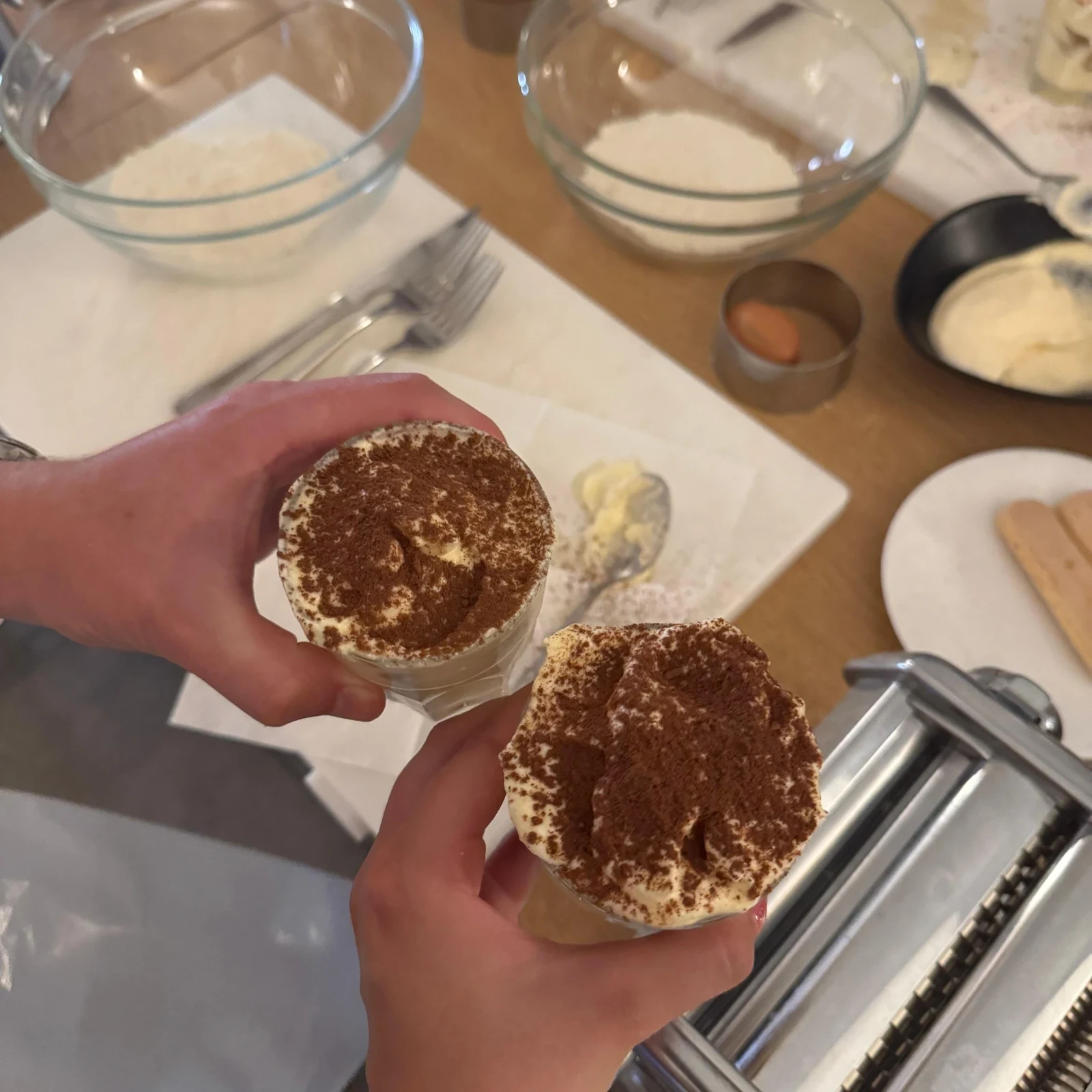 Bereite Pasta und Tiramisu in Palermo zu und iss anschließend mit