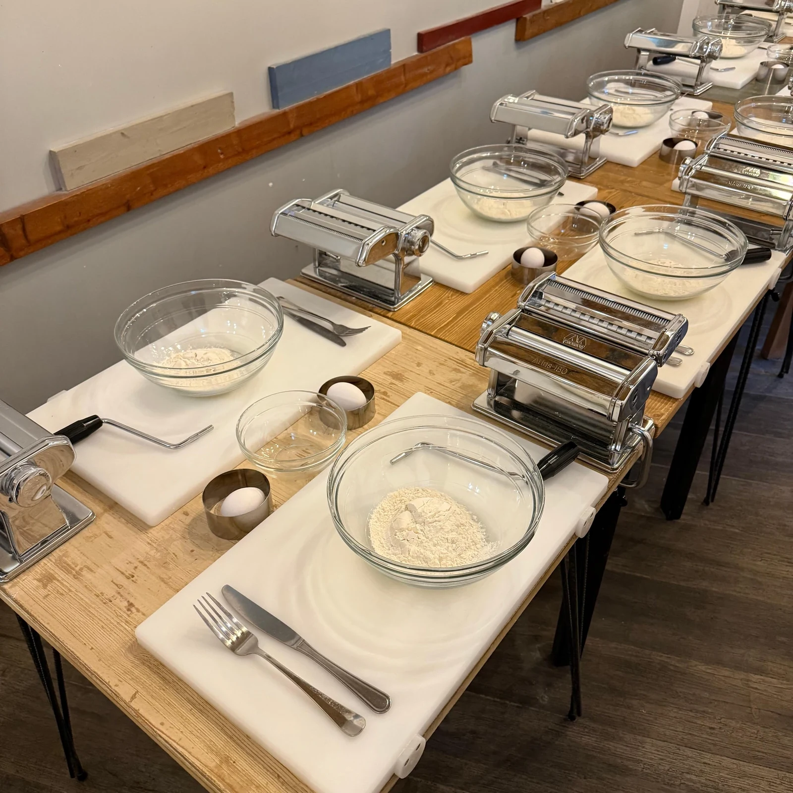 Bereite Pasta und Tiramisu in Palermo zu und iss anschließend mit