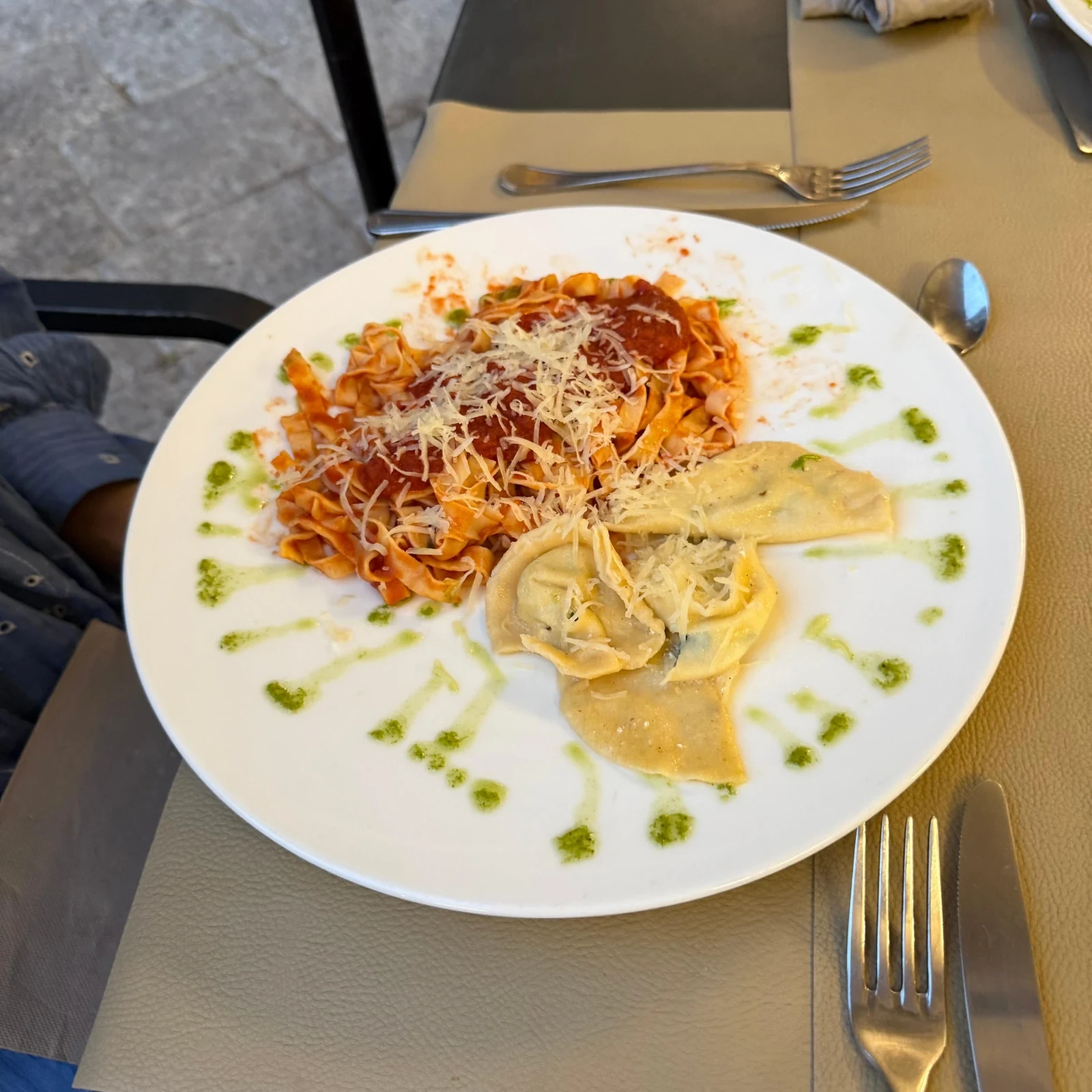 Bereite Pasta und Tiramisu in Palermo zu und iss anschließend mit