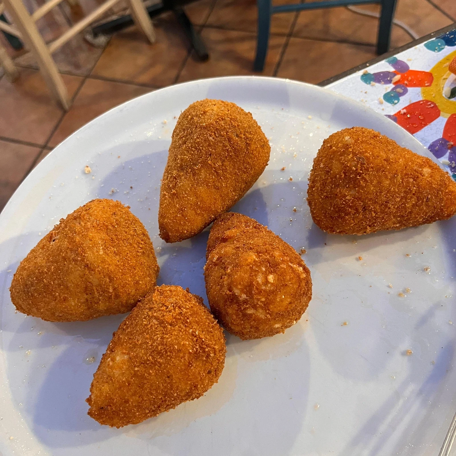 Bereite Arancini zu und genieße sie anschließend in Taormina