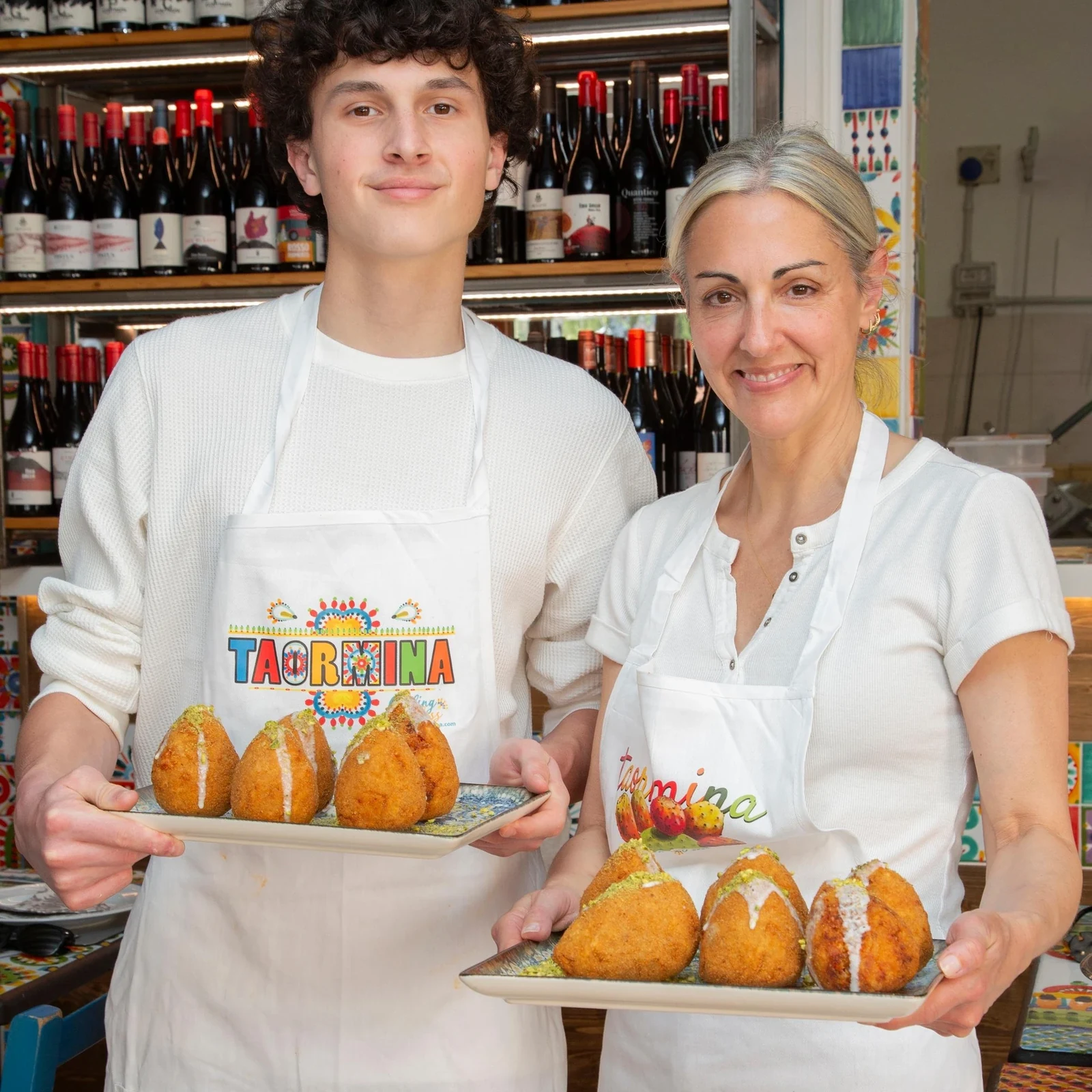 Aprende a preparar arancini y siéntate a probarlos en Taormina
