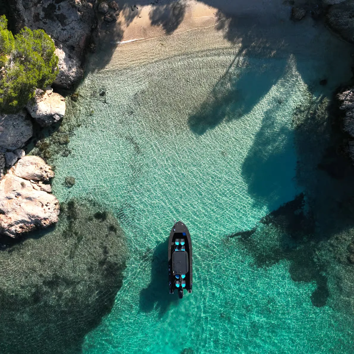 Palma Bay boat tour with snorkeling in a small group