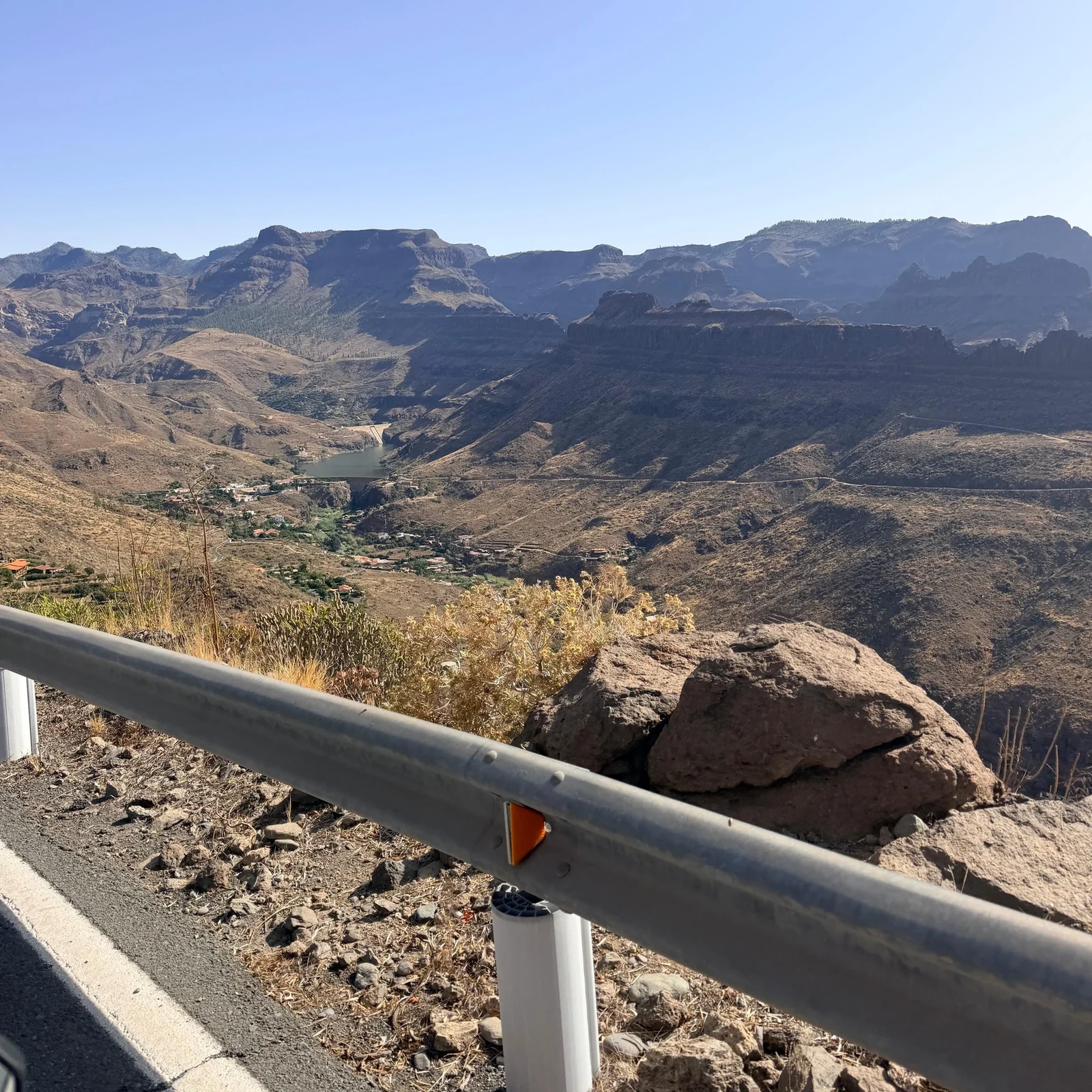Conduce entre valles y cañones del sur de Gran Canaria