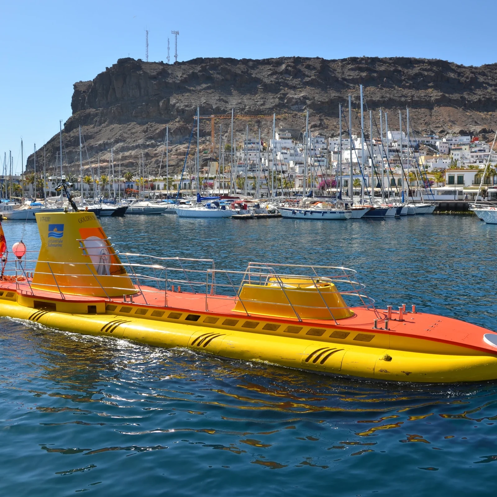 See Mogán’s seabed through a submarine window