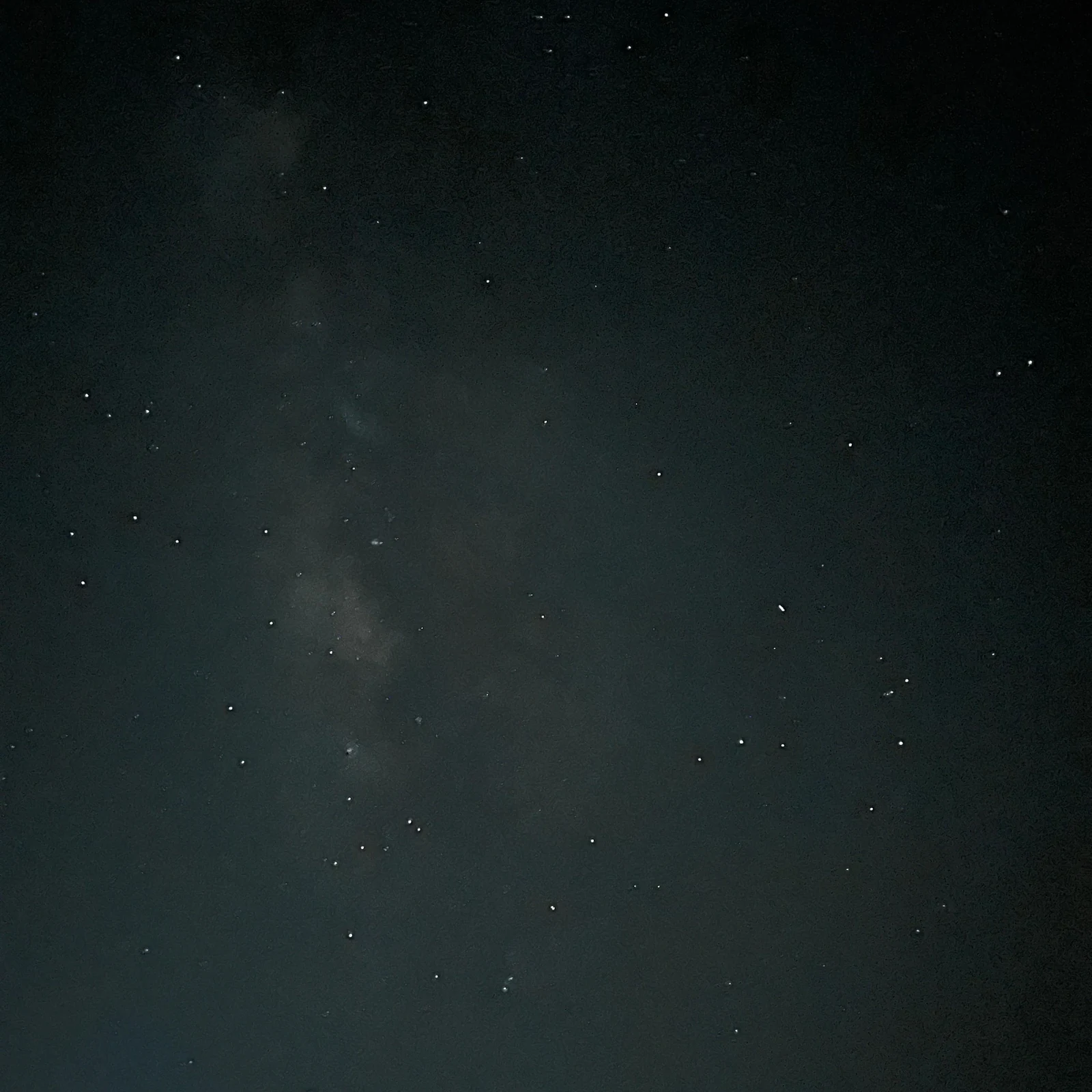 Del atardecer en la montaña al cielo estrellado