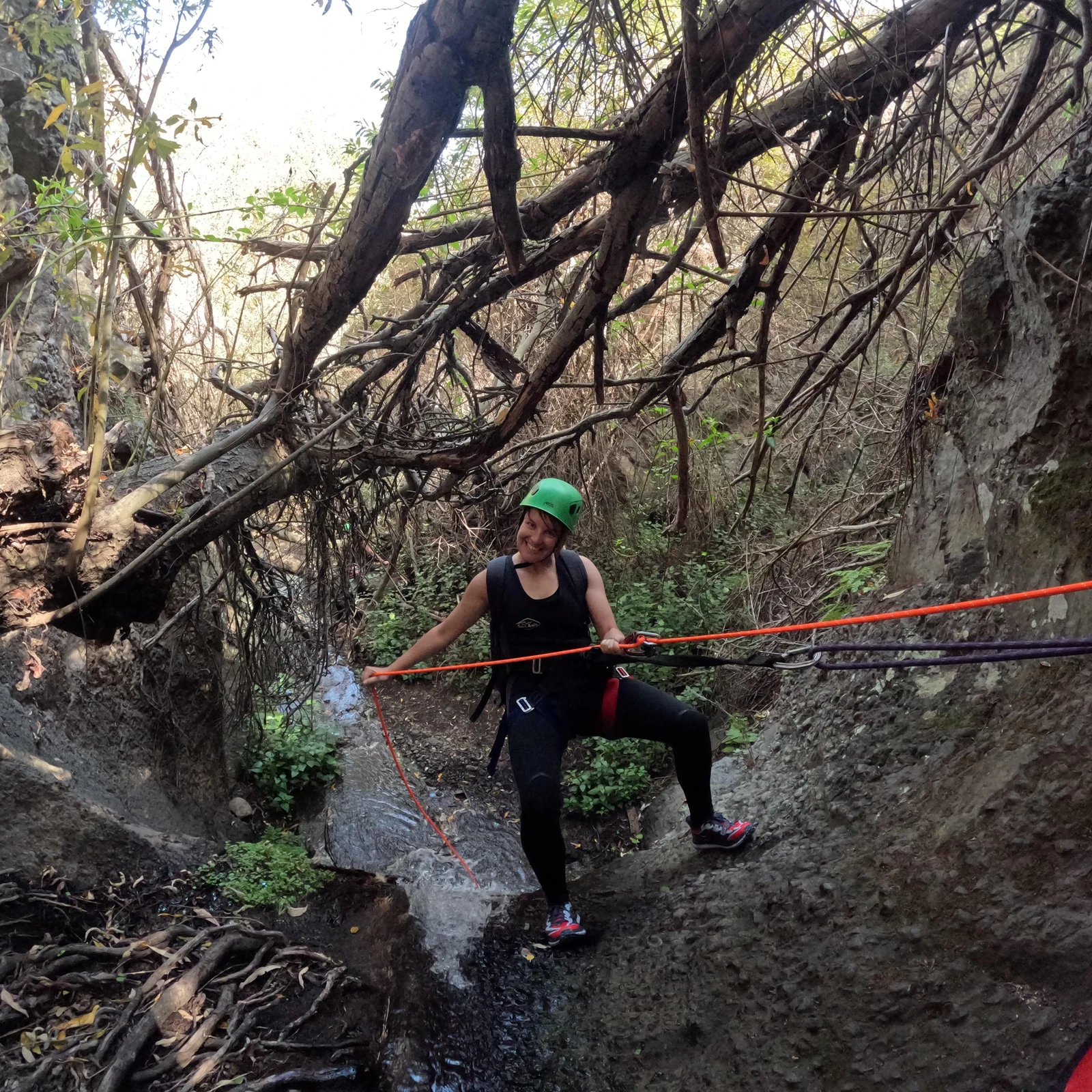 Follow a watercourse on foot, by swimming and by abseiling