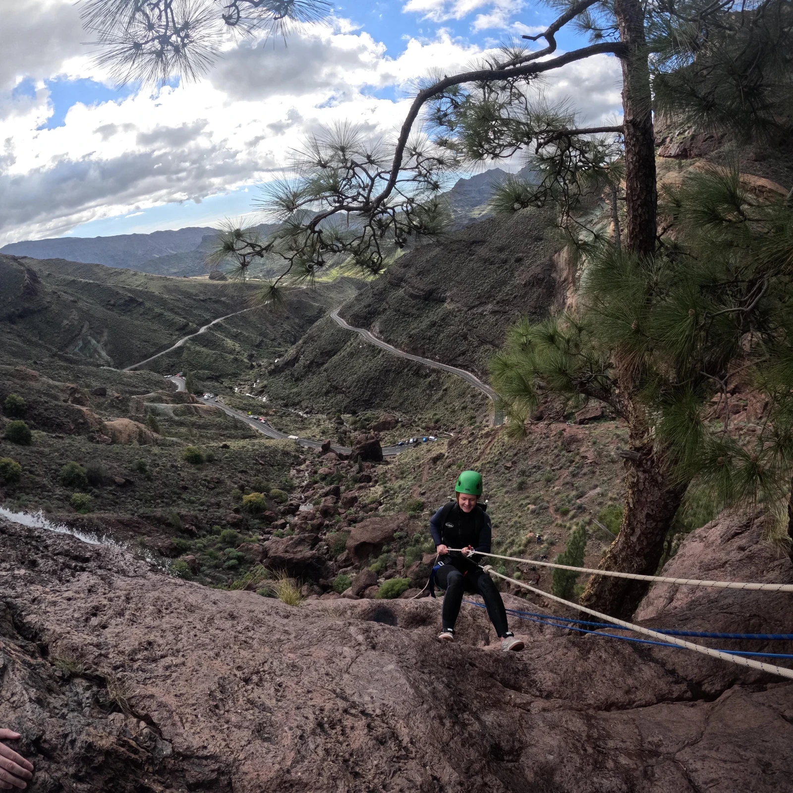Follow a watercourse on foot, by swimming and by abseiling