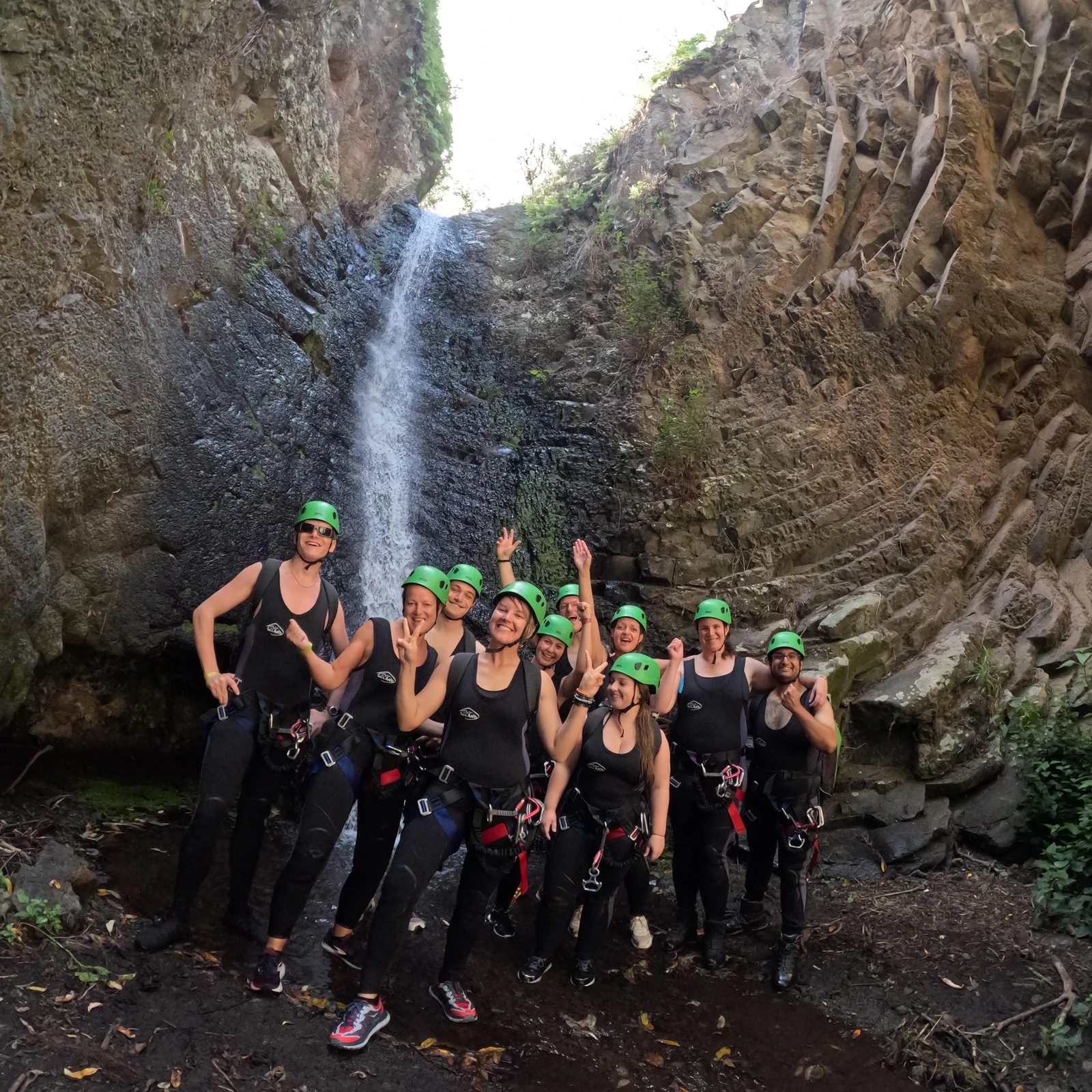 Follow a watercourse on foot, by swimming and by abseiling