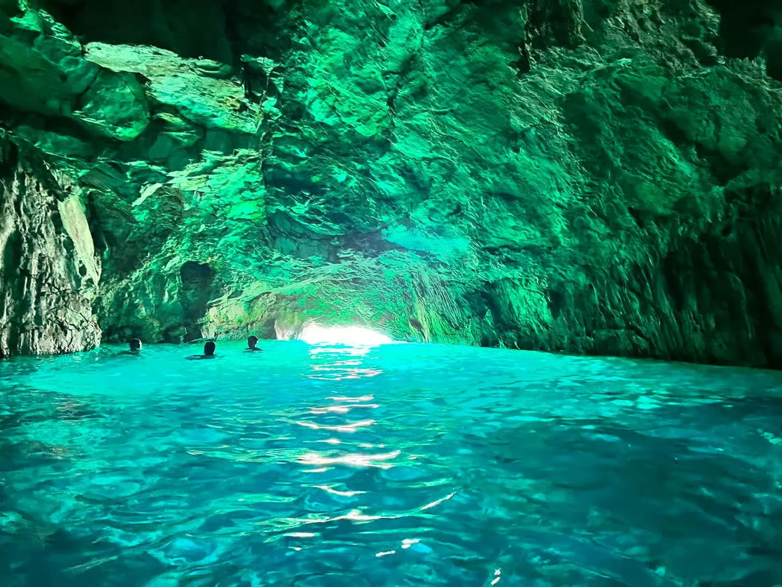 Excursión guiada Calanques desde Marsella con picnic y baño