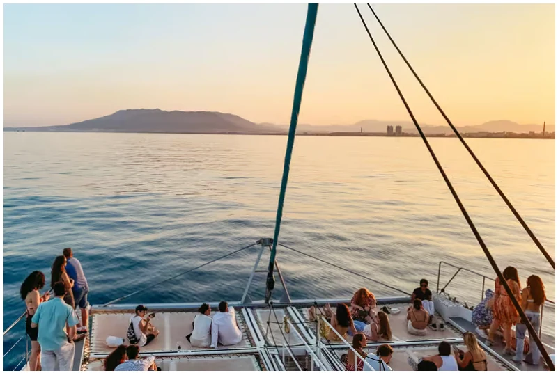 Balade en catamaran à Málaga avec option coucher de soleil