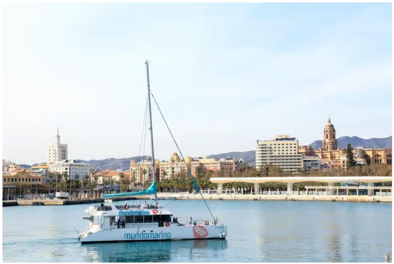 Balade en catamaran à Málaga au coucher du soleil