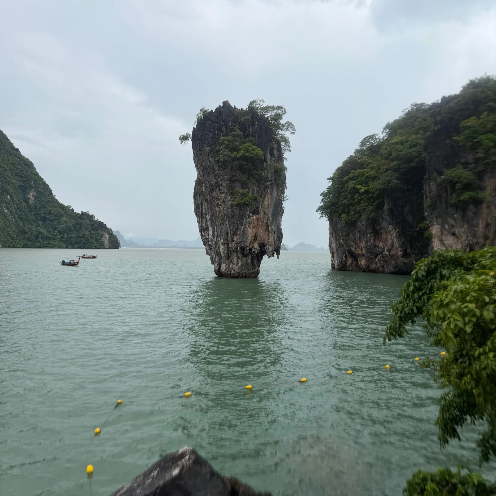 James Bond Island depuis Phuket : grand bateau et canoë