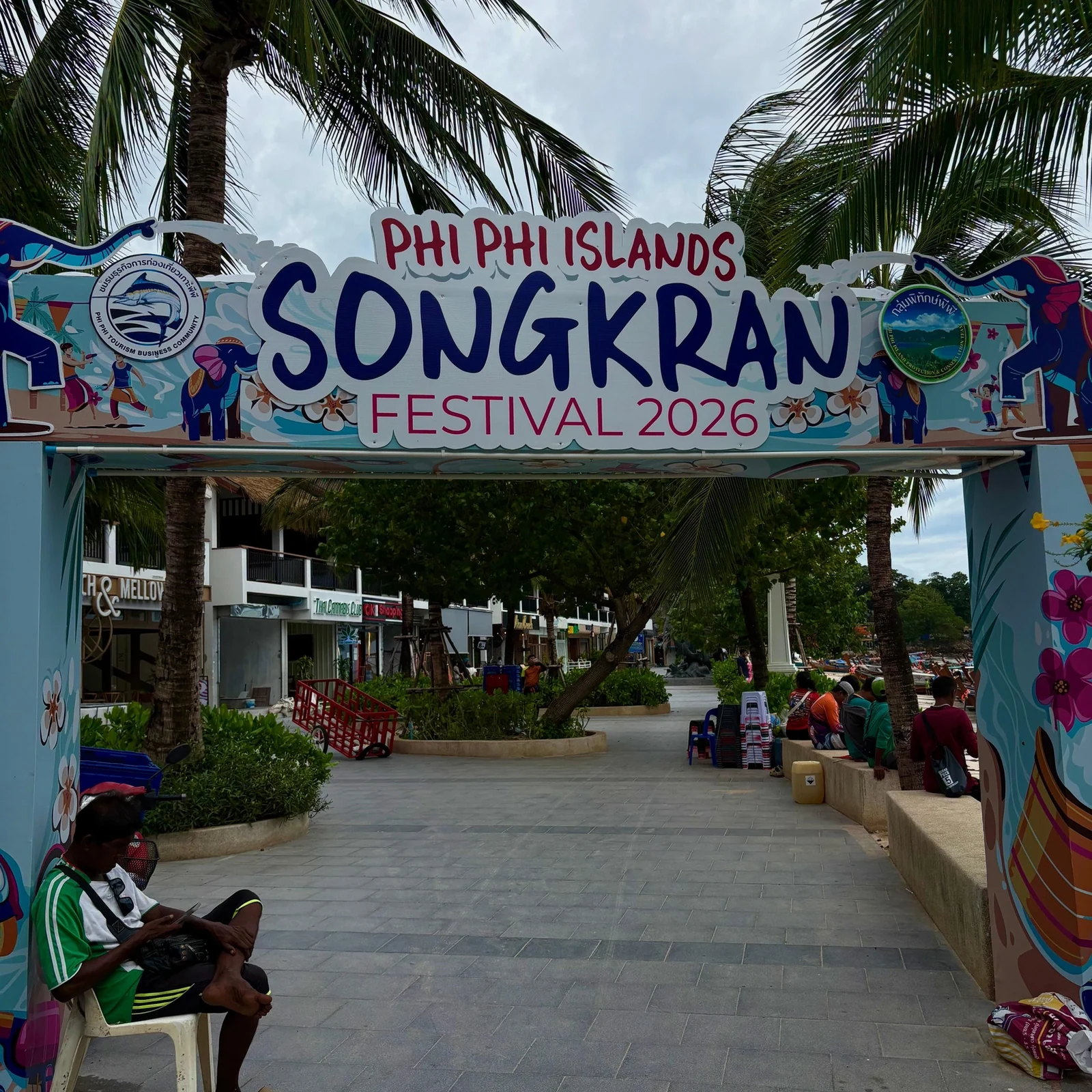 Explore Phi Phi by private longtail from Phuket