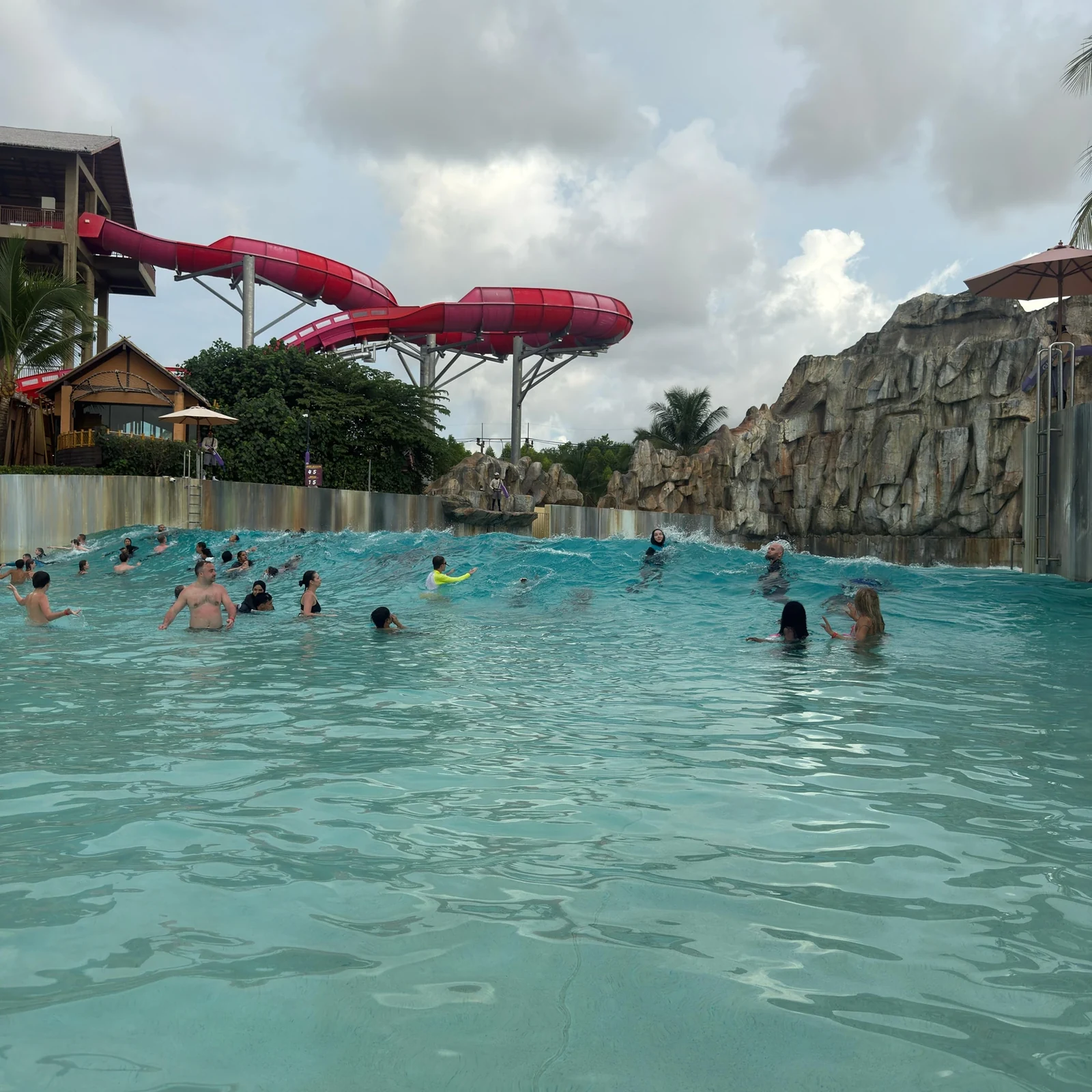 Rutschen und Pausen in deinem Tempo im Andamanda Phuket