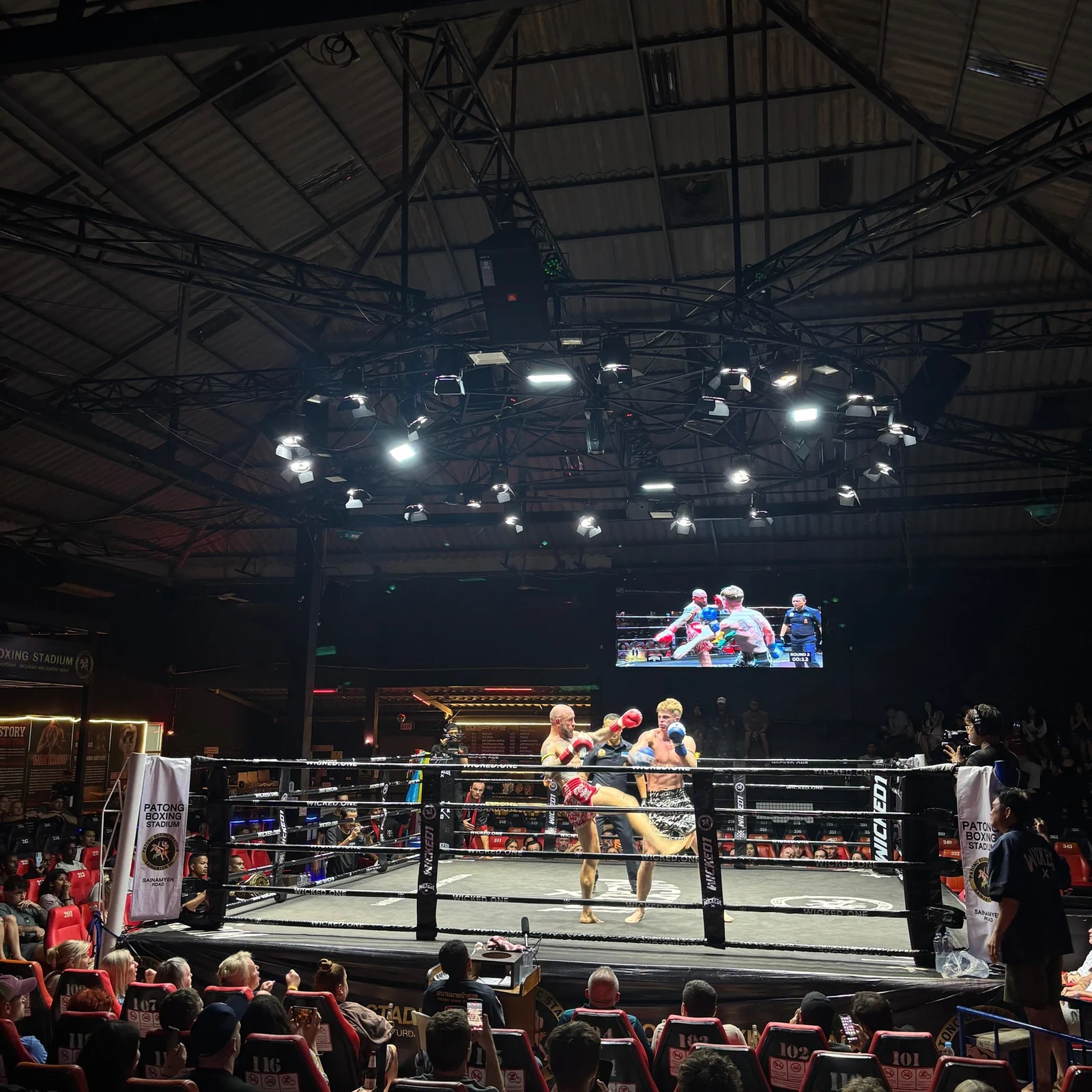 Une soirée de Muay Thai au bord du ring à Patong