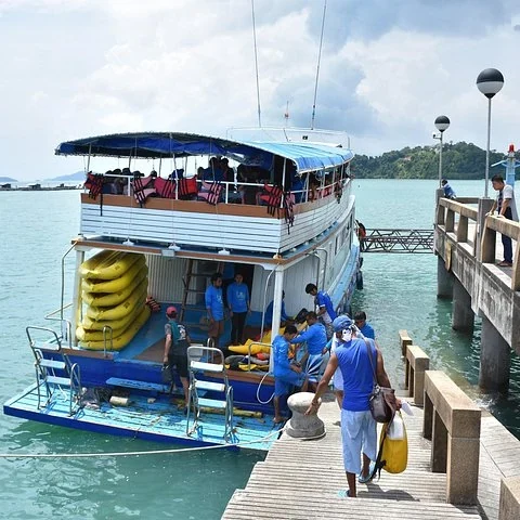 Cuevas marinas, kayak y atardecer en la bahía de Phang Nga