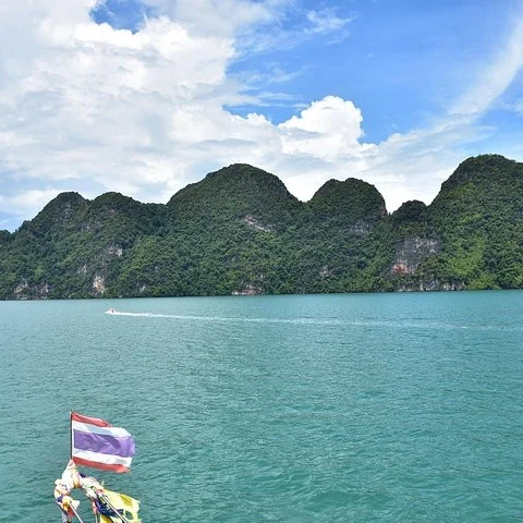 Cuevas marinas, kayak y atardecer en la bahía de Phang Nga