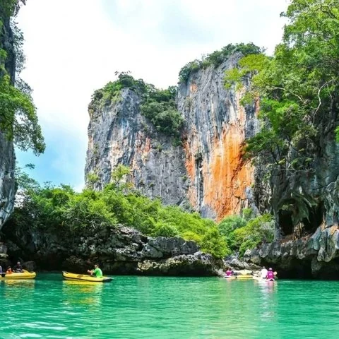 Île de James Bond en grand bateau avec canoë et déjeuner