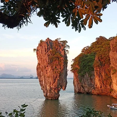 La baie de Phang Nga en bateau, en canoë et de nuit