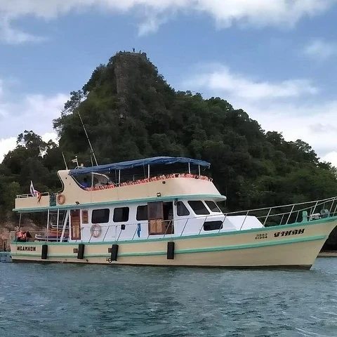 La baie de Phang Nga en bateau, en canoë et de nuit