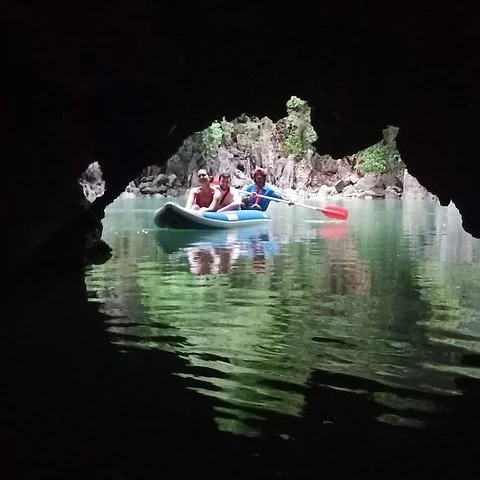 La baie de Phang Nga en bateau, en canoë et de nuit