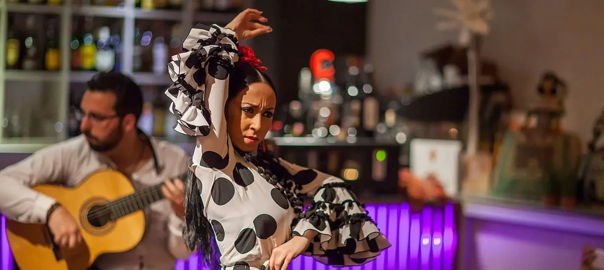 Cena con espectáculo flamenco en Málaga en VinoMío