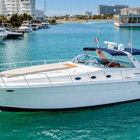 A private 55-foot yacht for your Cancun cruise