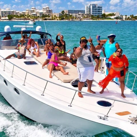 A private 55-foot yacht for your Cancun cruise