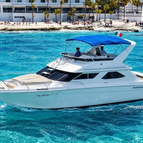 Your group, a private yacht and a flexible route from Cancun