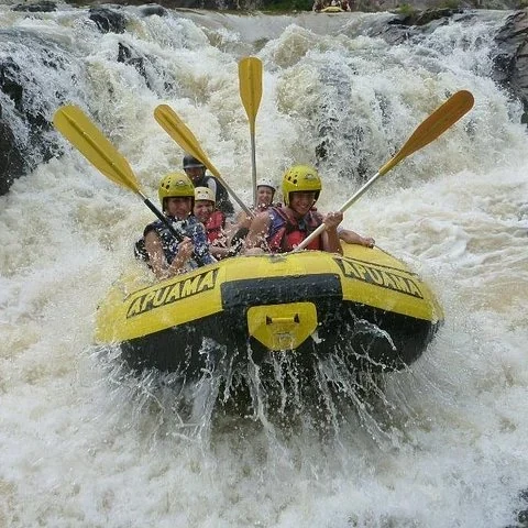 Paddle through the Cubatão River rapids