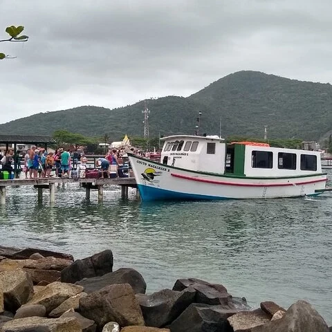 Mit dem Boot zur Insel und die Zeit am Meer selbst gestalten