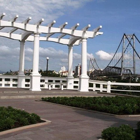 A broad view of Florianópolis in one day