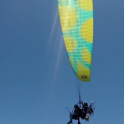 Die Küste von Florianópolis aus einem Tandemflug erleben