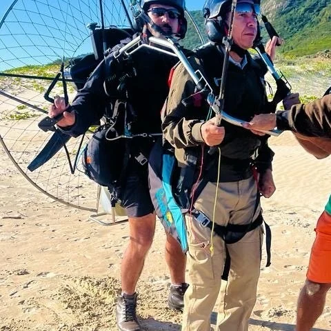 Die Küste von Florianópolis aus einem Tandemflug erleben