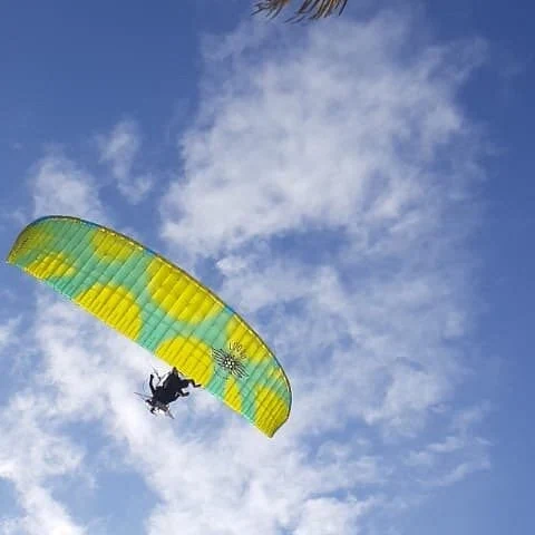 Die Küste von Florianópolis aus einem Tandemflug erleben