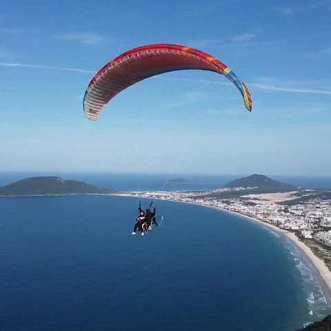 Die Küste von Florianópolis aus einem Tandemflug erleben